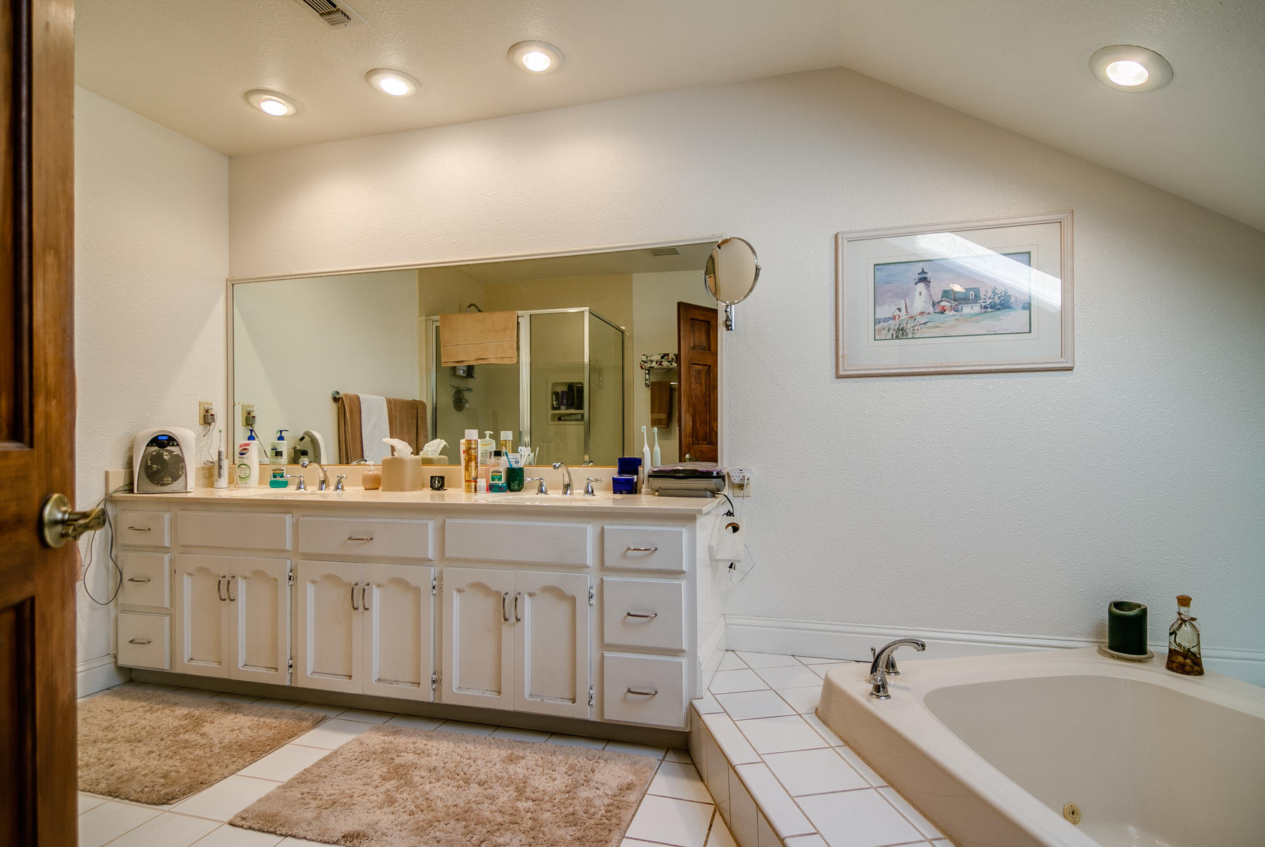 9027 Simmons Road Redding, CA 96001 - Photo 24 of 36 Master Bathroom