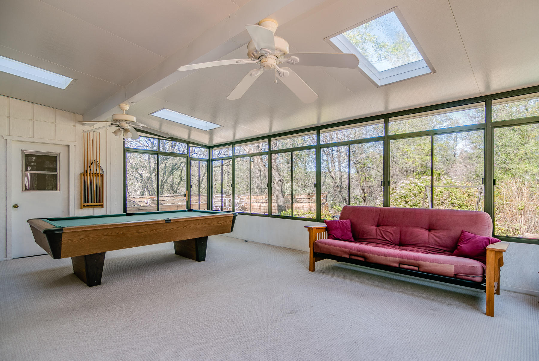 9027 Simmons Road Redding, CA 96001 - Photo 30 of 36 Rec Room