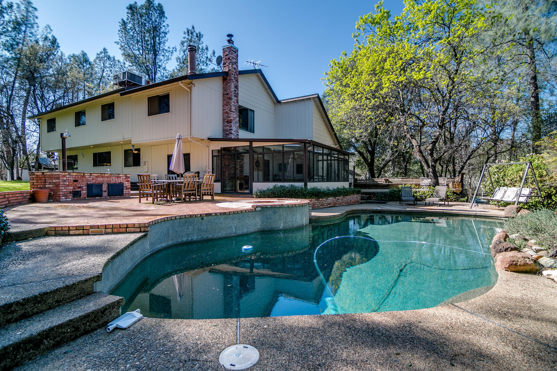 9027 Simmons Road Redding, CA 96001 - Photo 3 of 36 Inground Pool