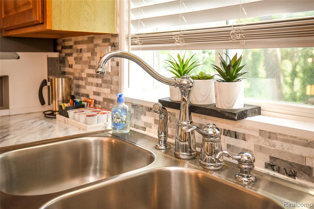 559 Heights Road Lake Orion, MI 48362 - Photo 36 of 85 Gallery Image 36