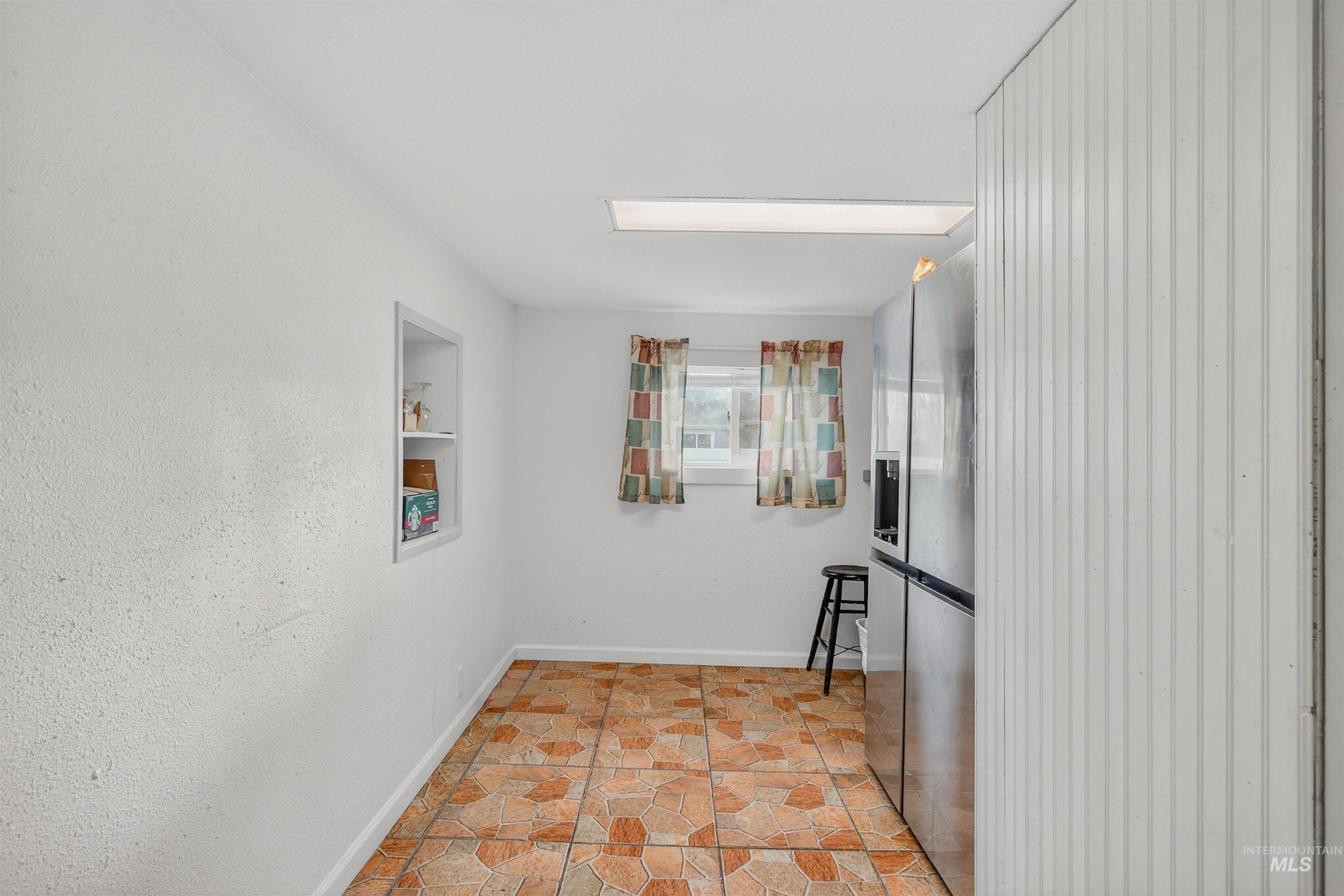 601 12th Street Clarkston, WA 99403 - Photo 11 of 21 Hallway with stone finish floors and baseboards