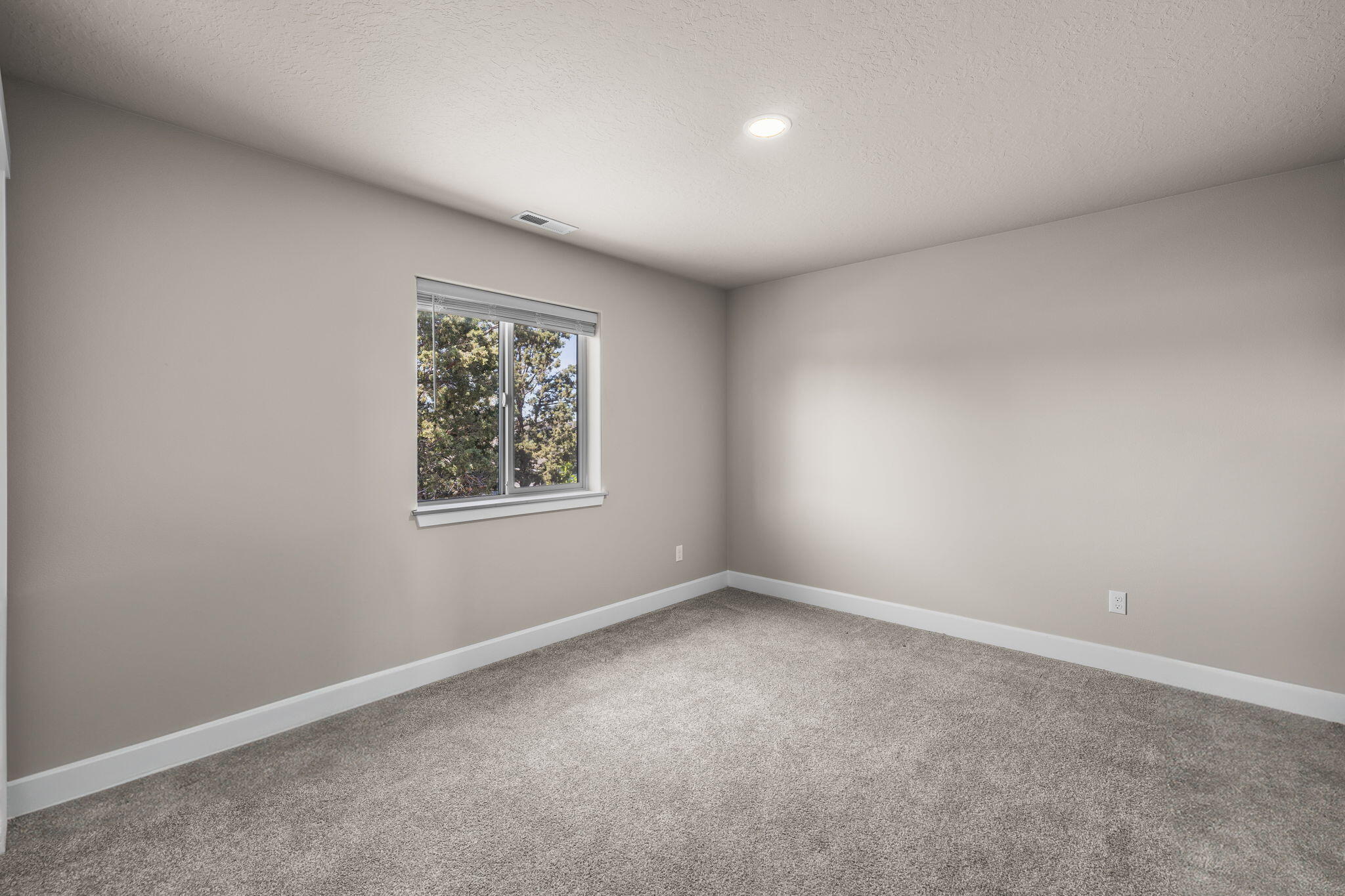 2366 Southwest Newberry Loop Redmond, OR 97756 - Photo 27 of 40 2024_05_18_2366_nw_newberry_loop_rdm-27