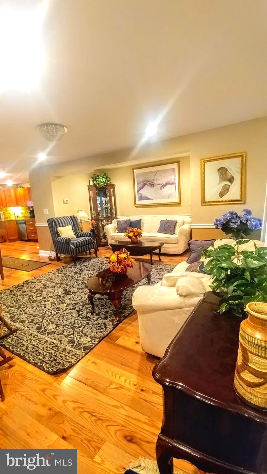 4052 Hilton Road Baltimore, MD 21215 - Photo 11 of 22 Living Room
