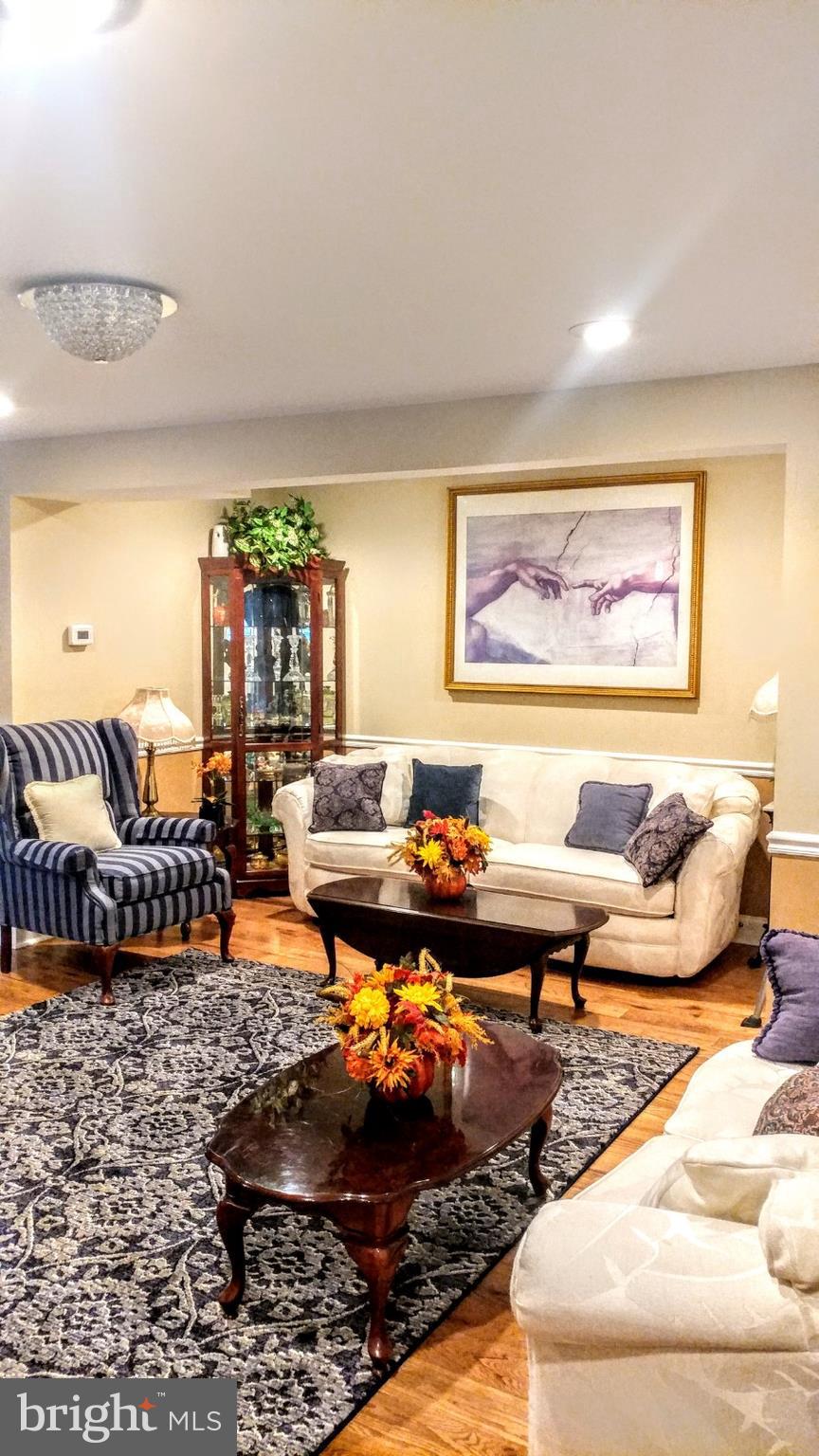 4052 Hilton Road Baltimore, MD 21215 - Photo 13 of 22 Living Room