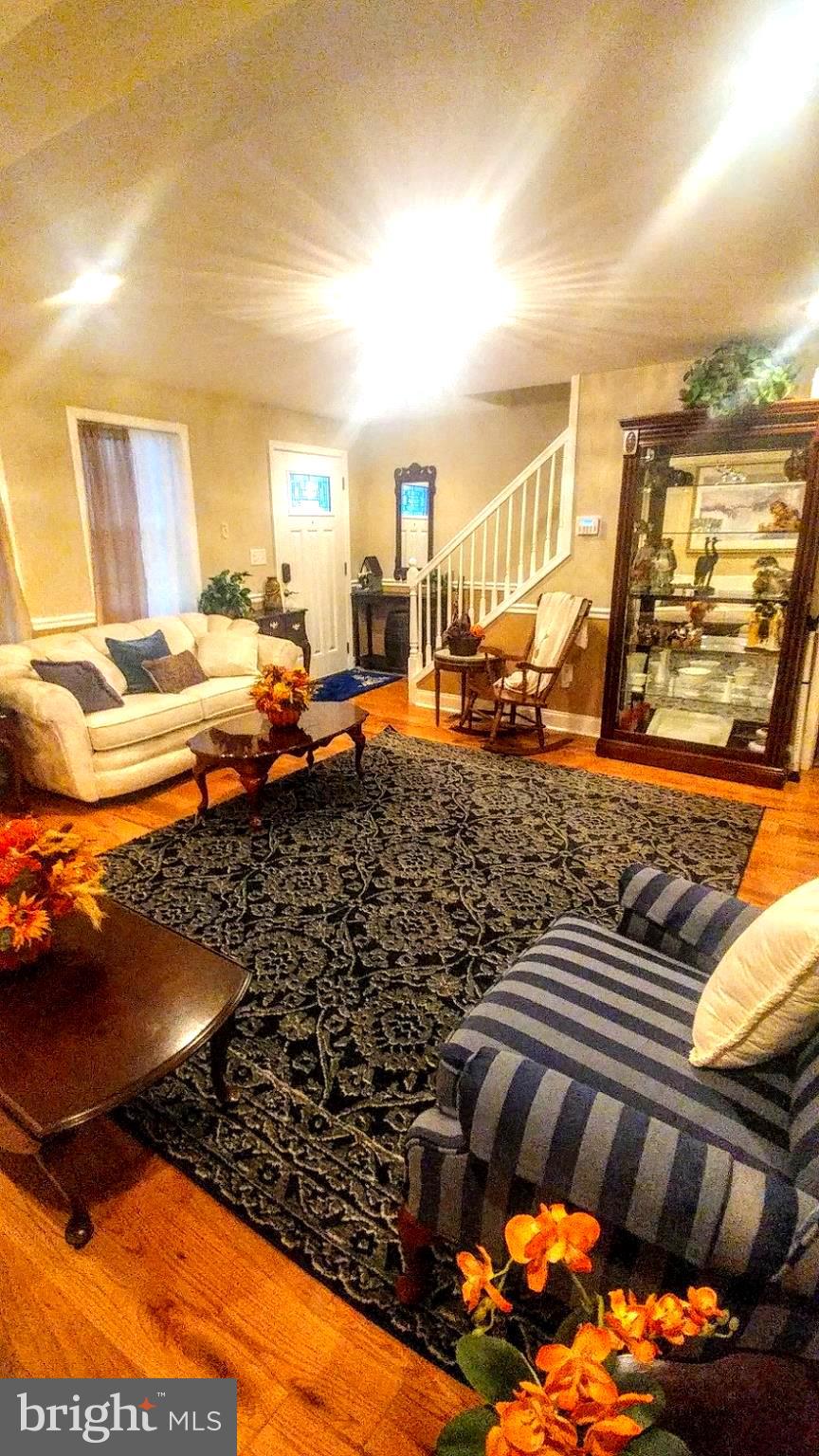 4052 Hilton Road Baltimore, MD 21215 - Photo 10 of 22 Living Room