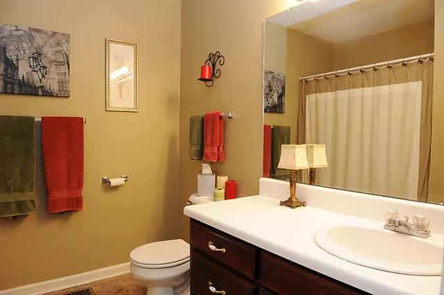 1999 Southeast Hunt Road Cleveland, TN 37323 - Photo 7 of 23 Hall Bathroom