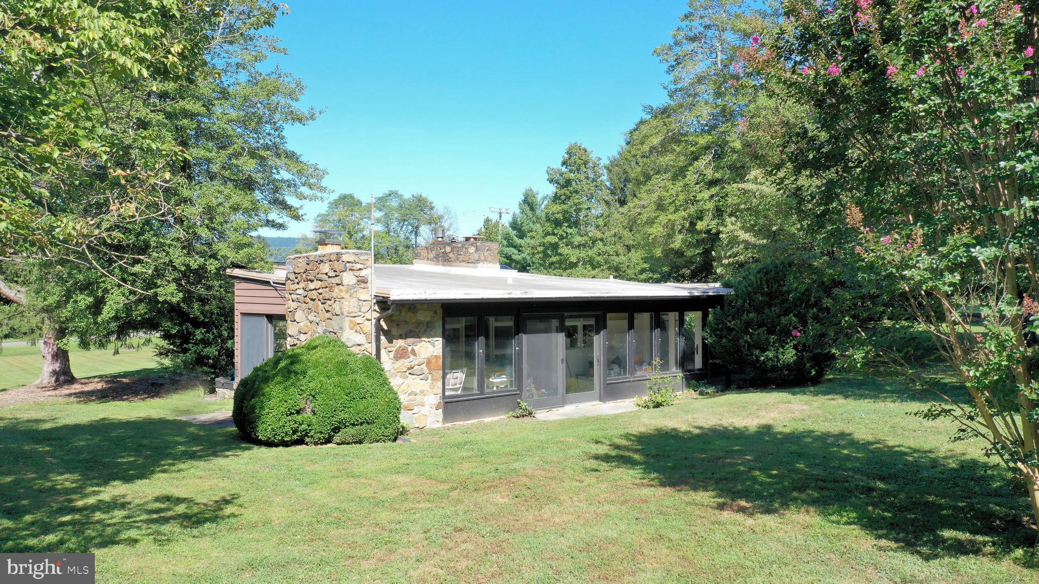 20070 Airmont Road Round Hill, VA 20141 - Photo 8 of 18 Back of house
