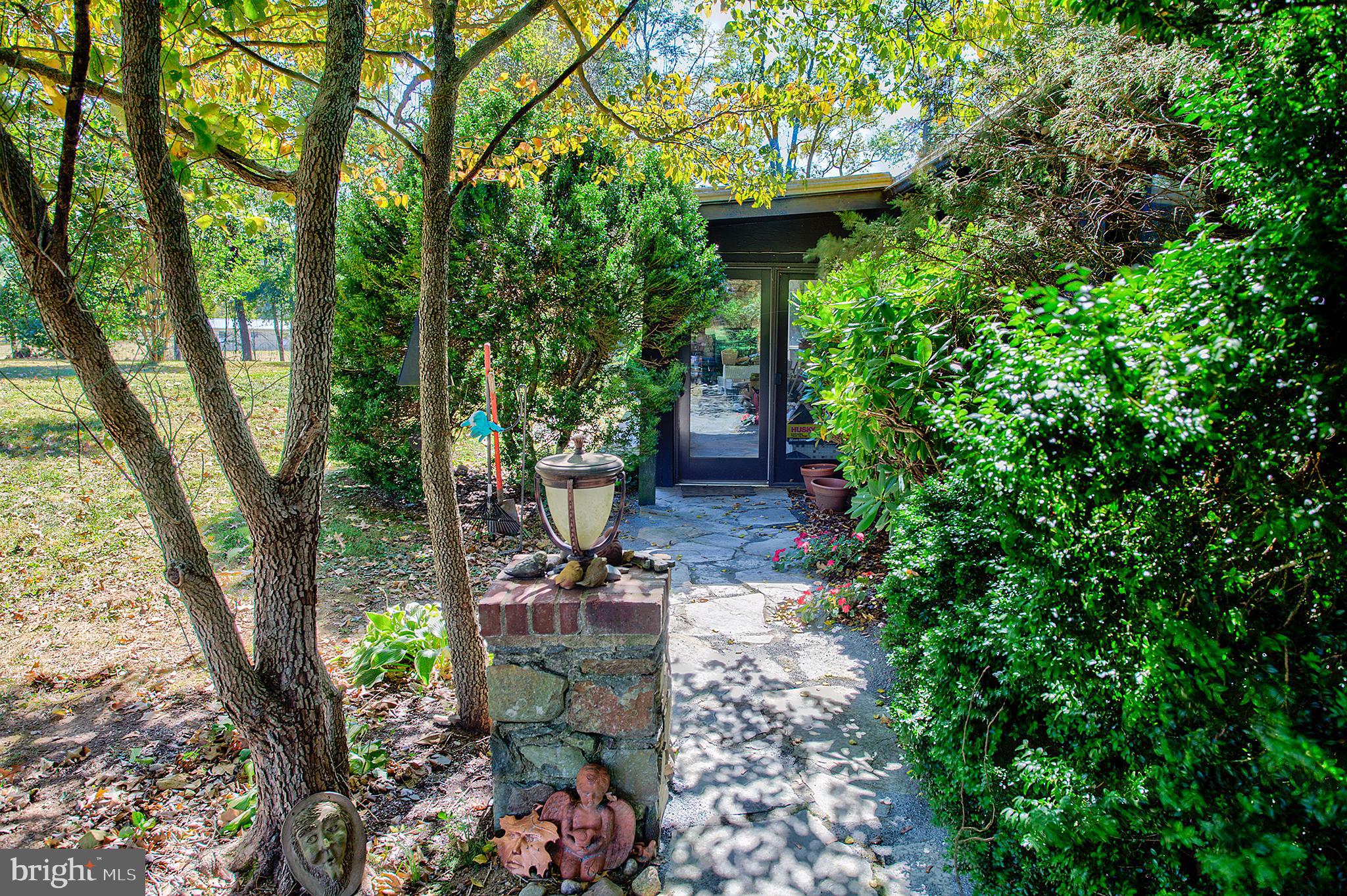 20070 Airmont Road Round Hill, VA 20141 - Photo 10 of 18 Side entry to back door