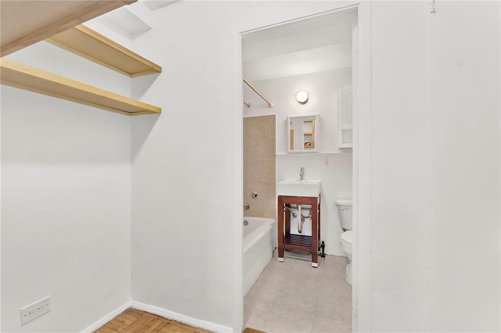 225 Adams Street, Unit 4E Brooklyn, NY 11201 - Photo 11 of 15 a view of a hallway with seating area