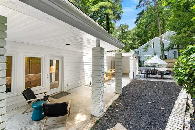 a view of a house with backyard and sitting area