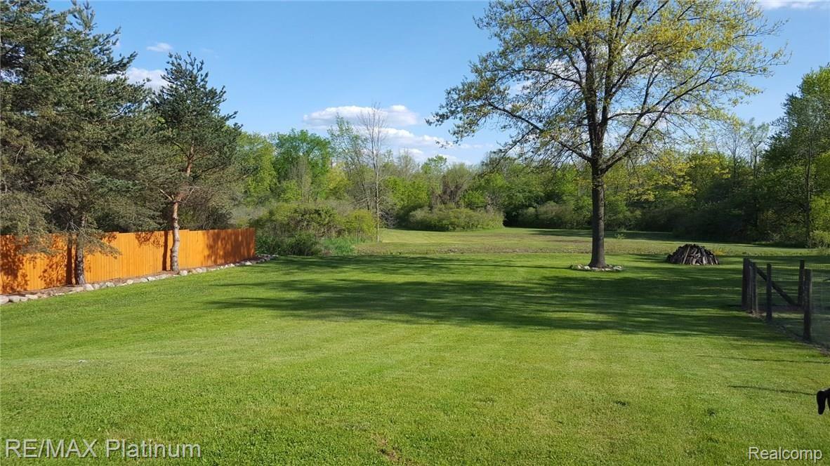 4467 West Thompson Road Linden, MI 48451 - Photo 8 of 50 20160519_175247.jpg