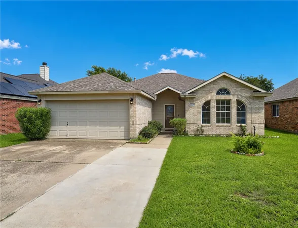 $2,000 | 1129 Cupertino Street, Portland, TX 78374