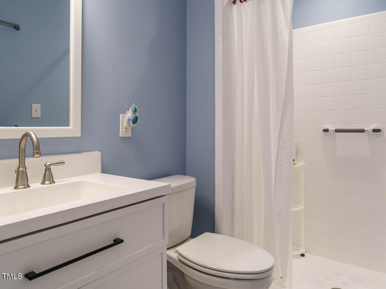 5855 Branchwood Road Raleigh, NC 27609 - Photo 20 of 34 020-1280x960-bathroom