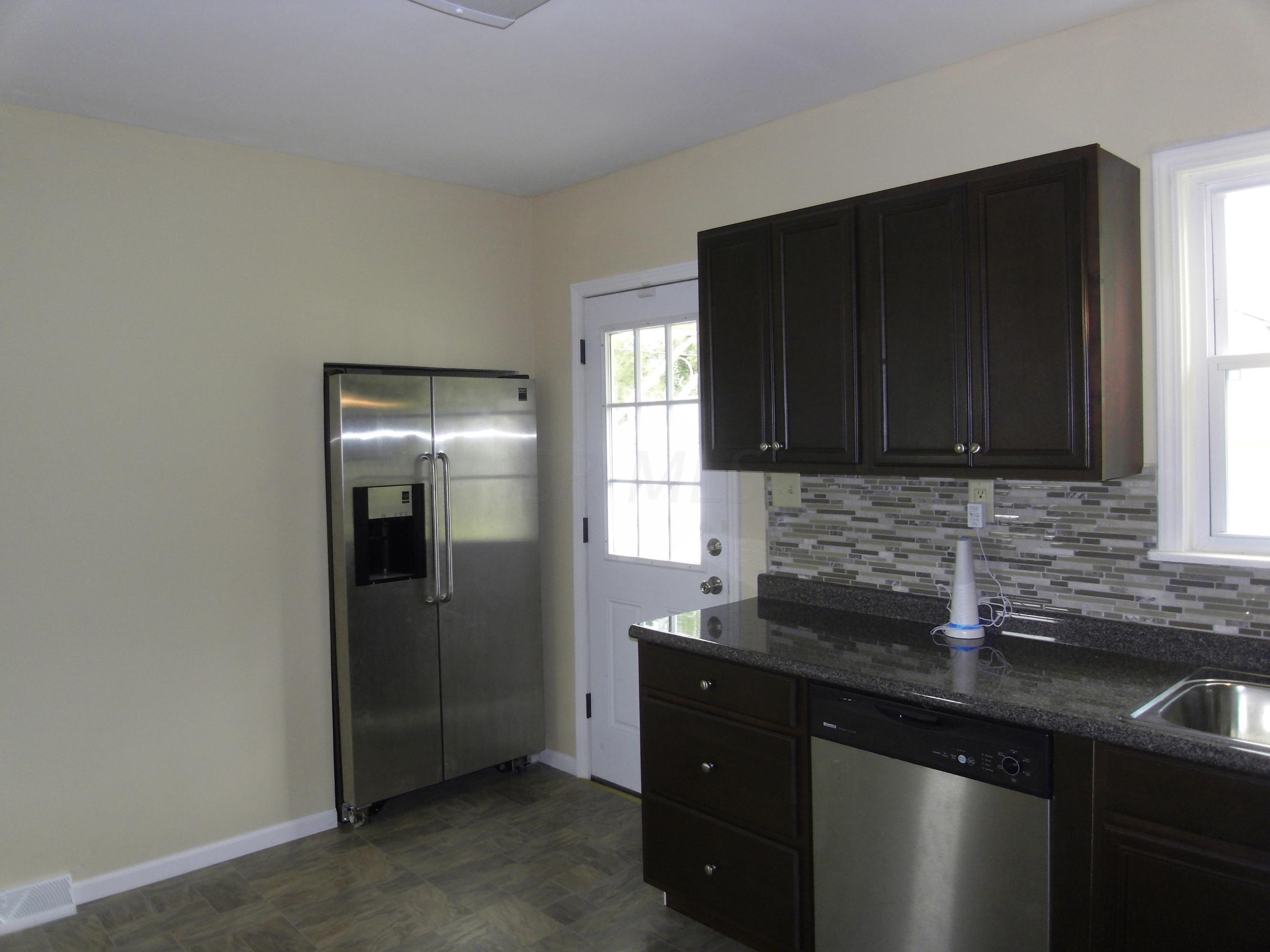 2524 Clybourne Road Columbus, OH 43231 - Photo 3 of 27