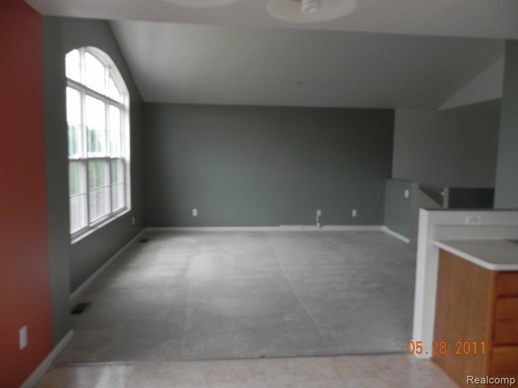 23440 Ridgeview Street, Unit 6 Taylor, MI 48180 - Photo 4 of 15 DSCN0958