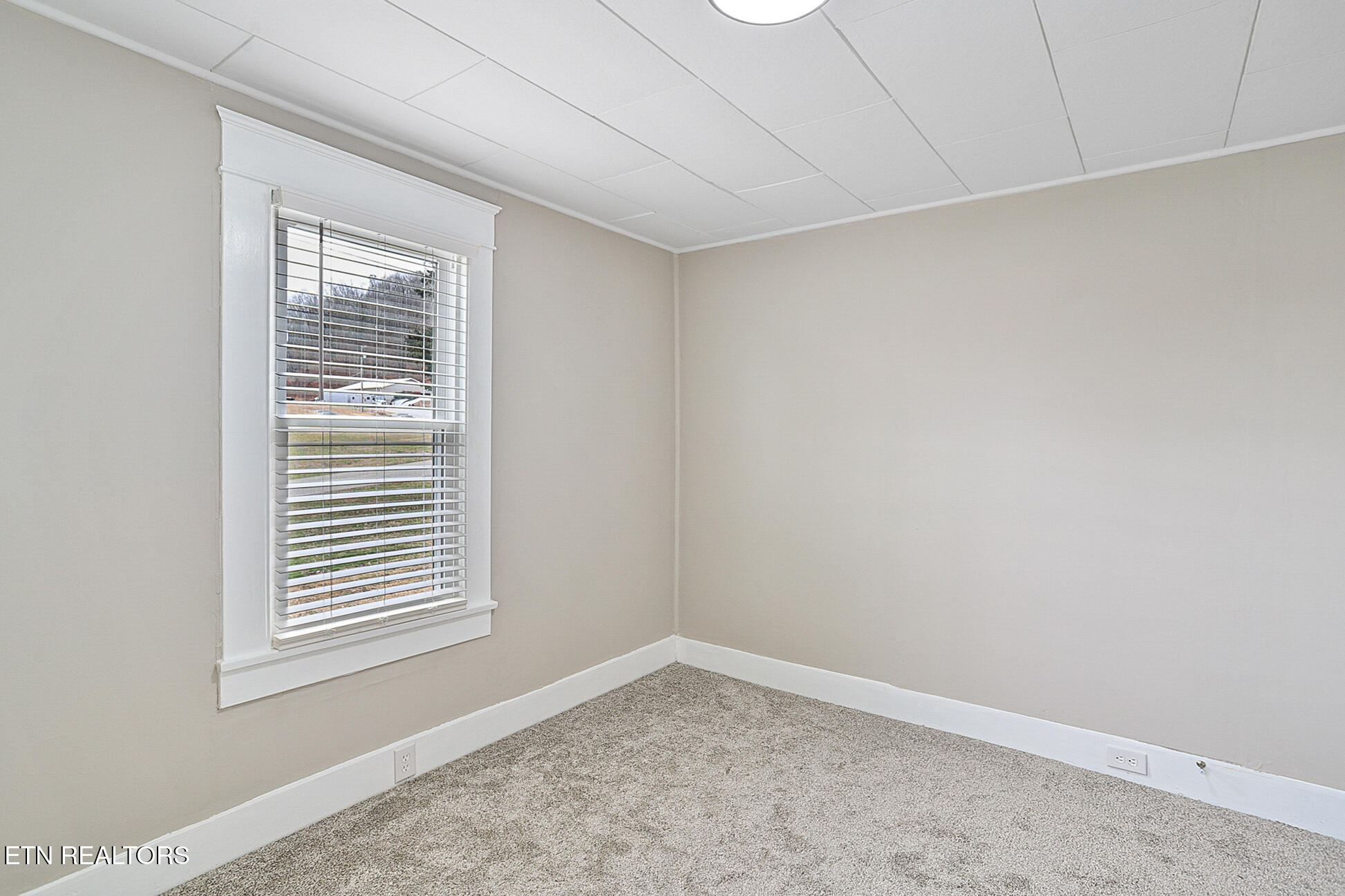 353 Lee Road Clinton, TN 37716 - Photo 12 of 33 353 Lee Rd-49