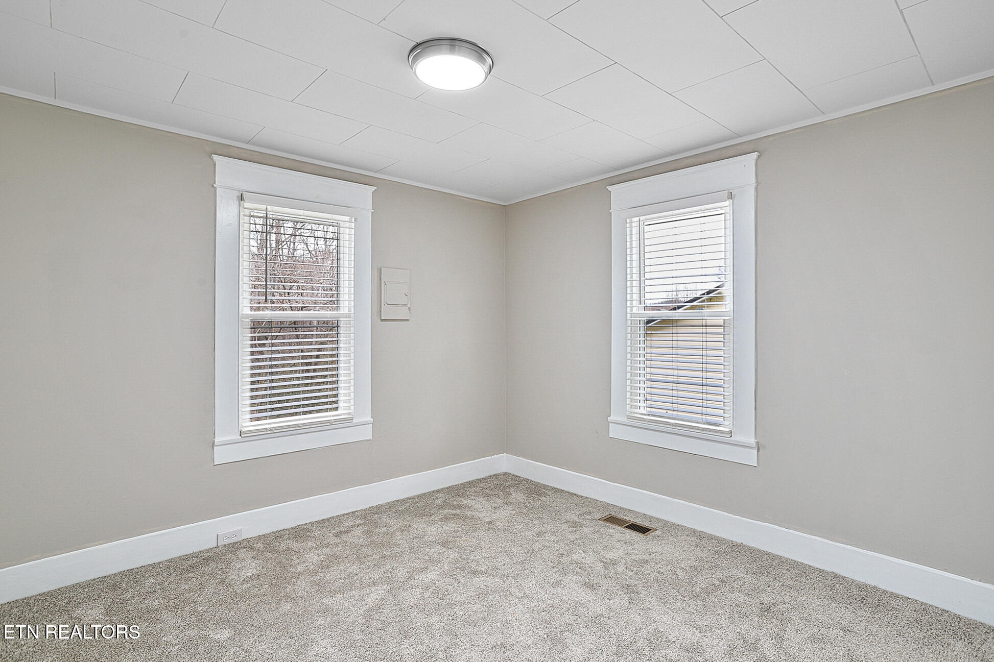 353 Lee Road Clinton, TN 37716 - Photo 15 of 33 353 Lee Rd-64