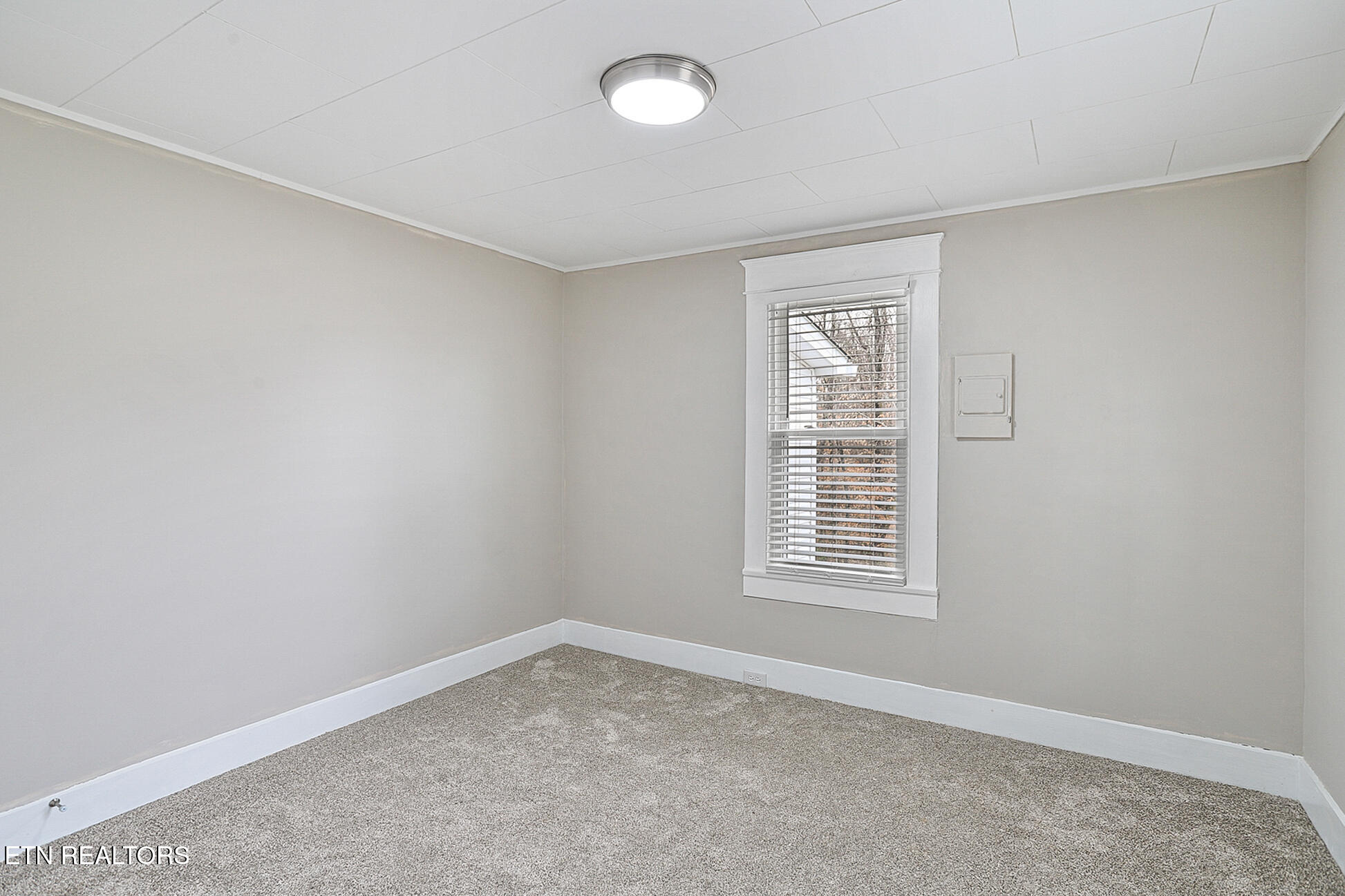 353 Lee Road Clinton, TN 37716 - Photo 18 of 33 353 Lee Rd-79