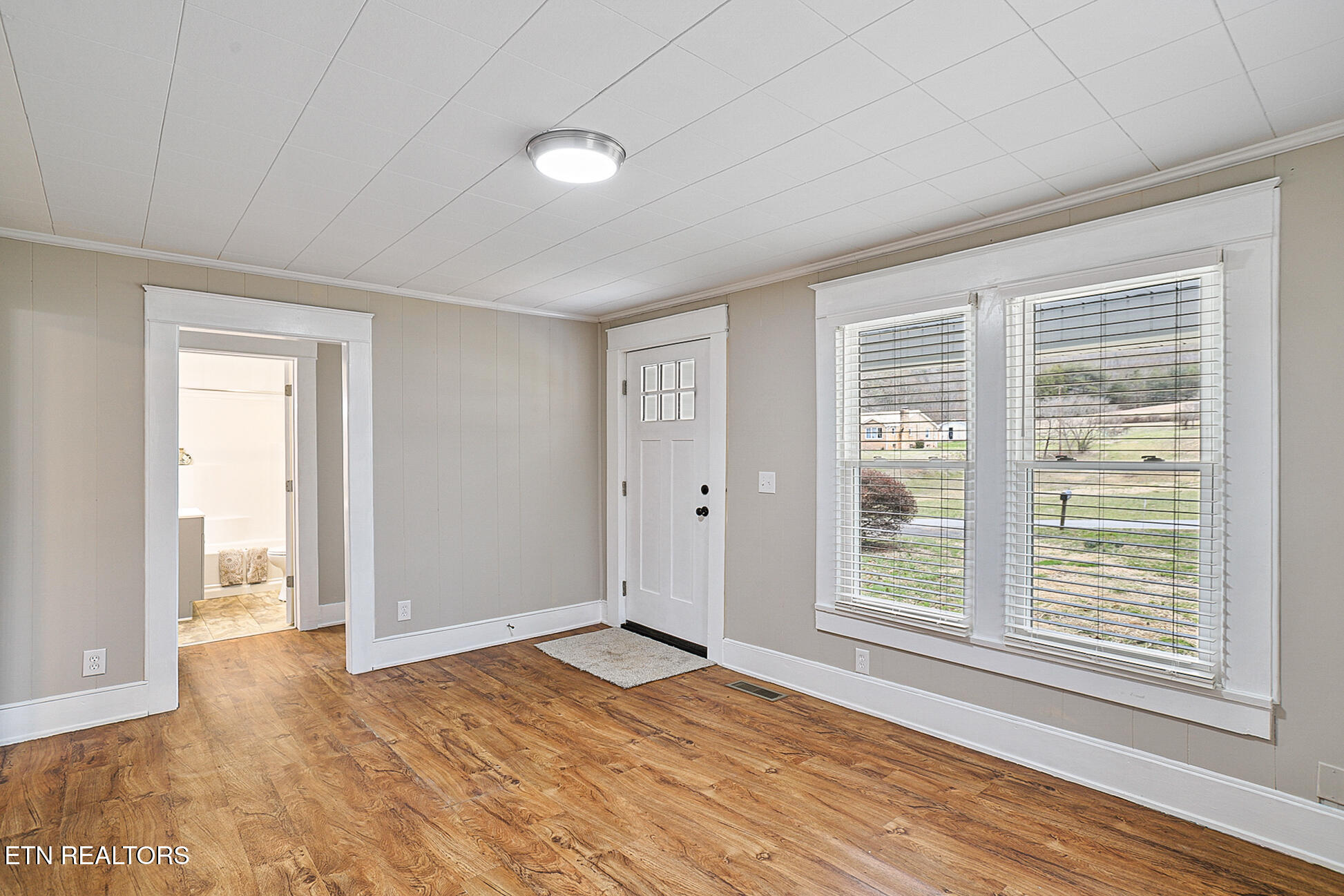 353 Lee Road Clinton, TN 37716 - Photo 4 of 33 353 Lee Rd-14