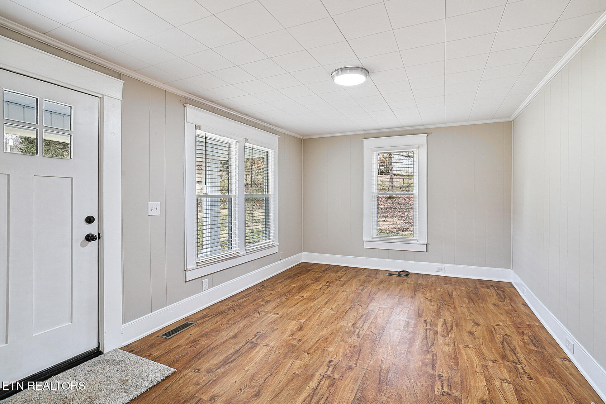 353 Lee Road Clinton, TN 37716 - Photo 5 of 33 353 Lee Rd-9