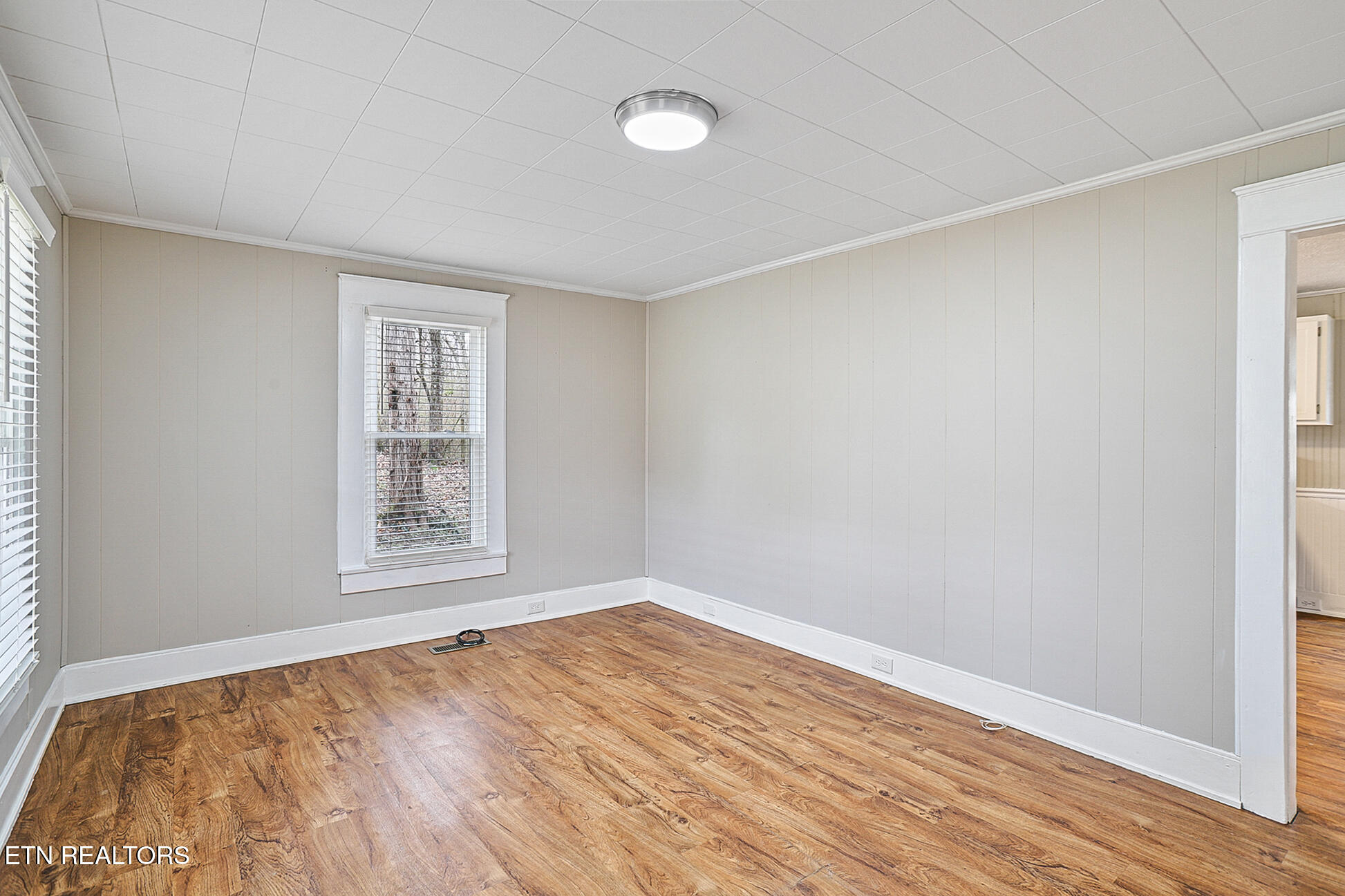 353 Lee Road Clinton, TN 37716 - Photo 6 of 33 353 Lee Rd-4