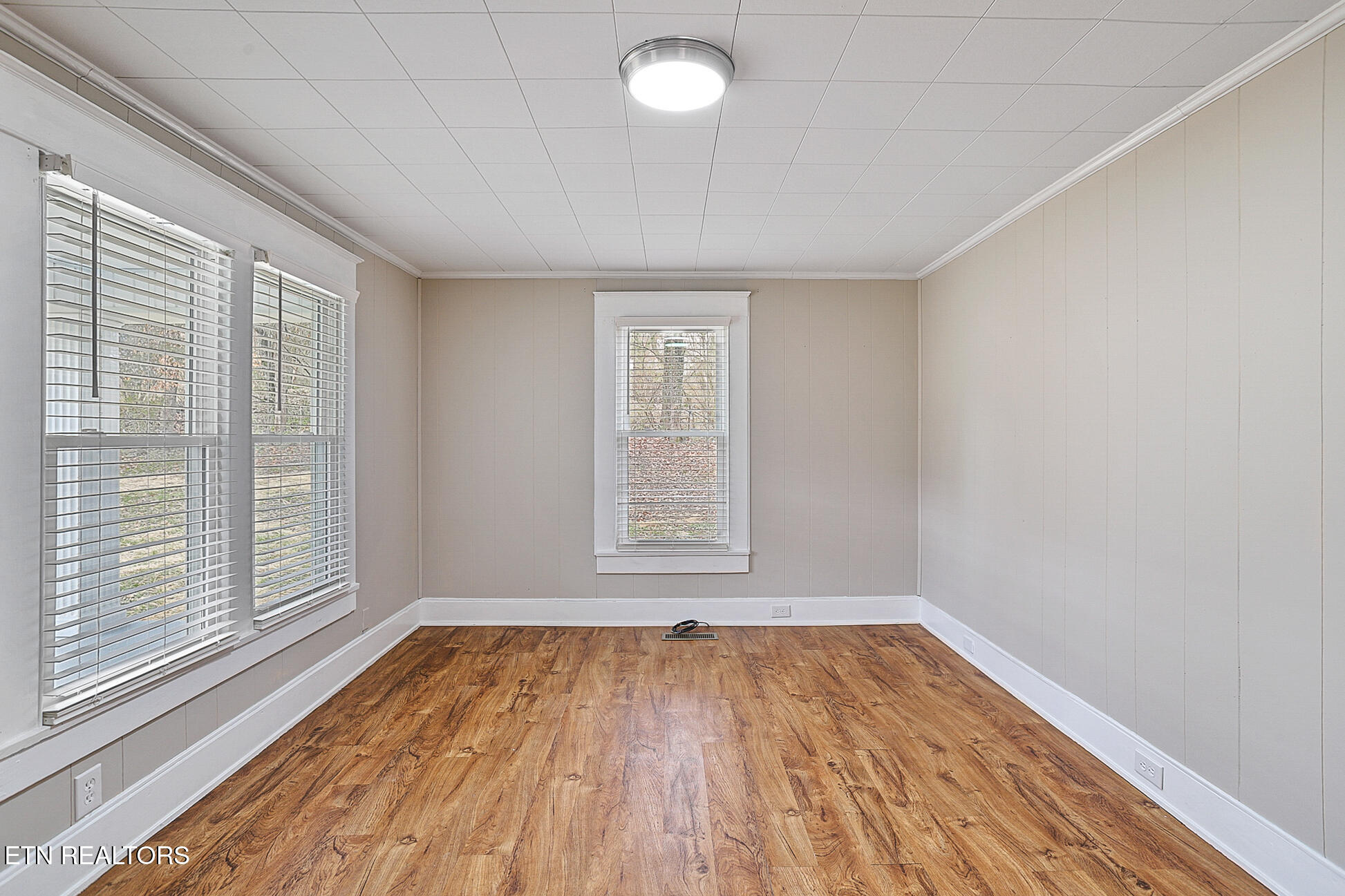 353 Lee Road Clinton, TN 37716 - Photo 8 of 33 353 Lee Rd-29