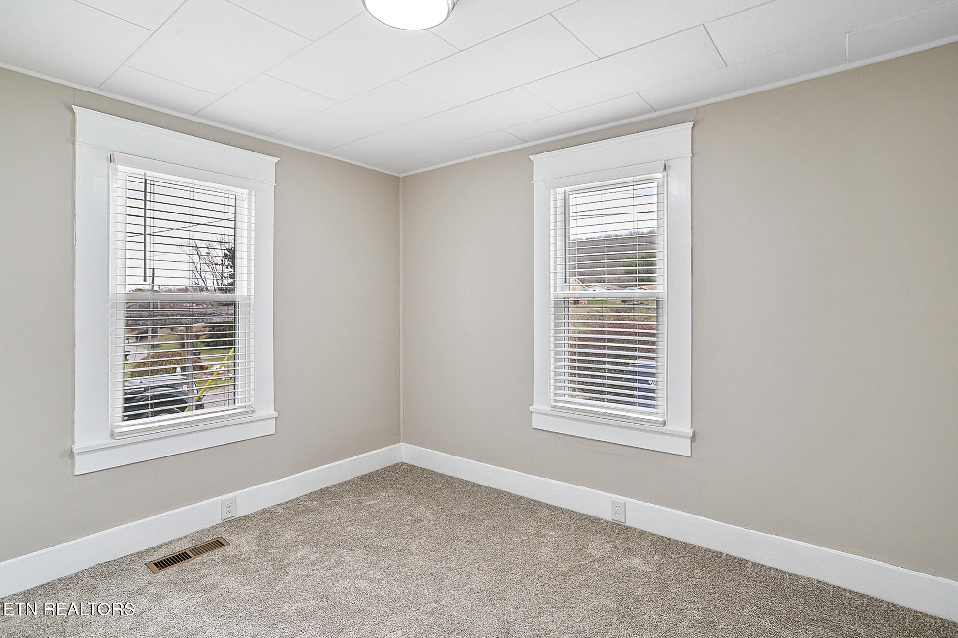 353 Lee Road Clinton, TN 37716 - Photo 9 of 33 353 Lee Rd-34