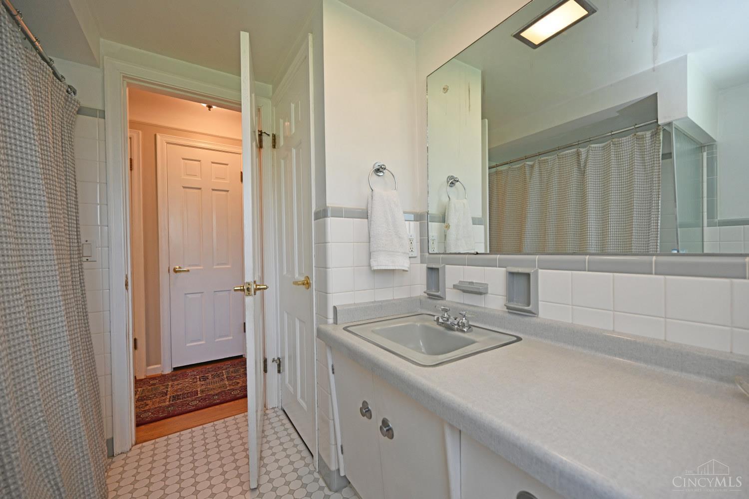 8851 Roundhill Road Cincinnati, OH 45236 - Photo 14 of 34 Gallery Image 14