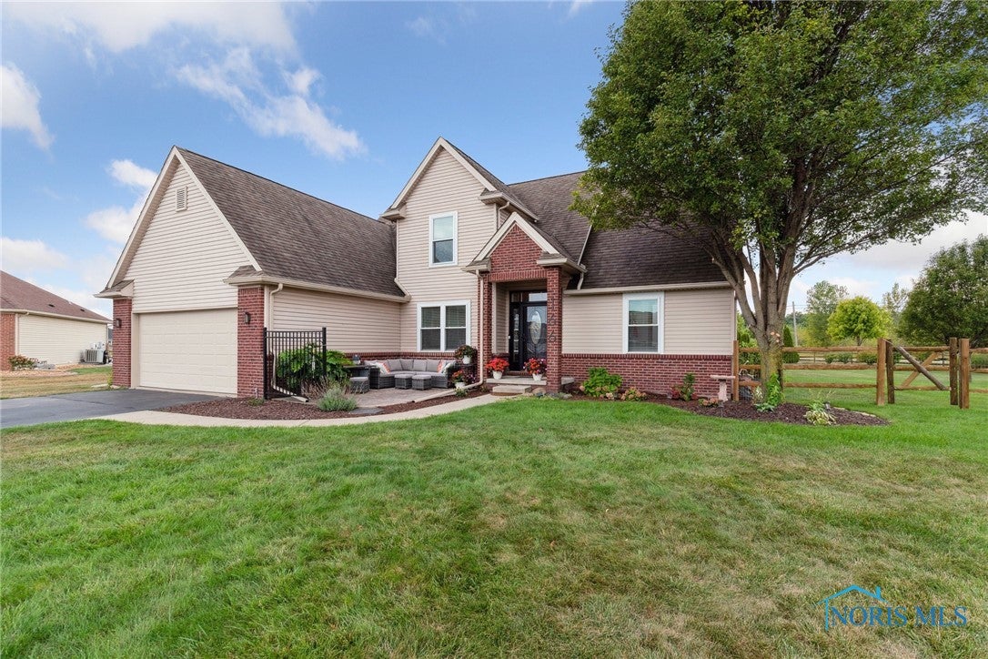 166 Lawai Road Oregon, OH 43616 - Photo 1 of 48 Easy front yard landscaping.