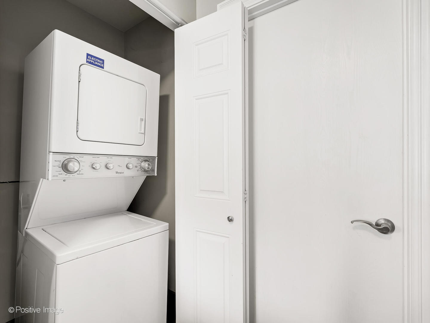11 Foxcroft Road, Unit 115 Naperville, IL 60565 - Photo 14 of 17 a utility room with dryer and washer