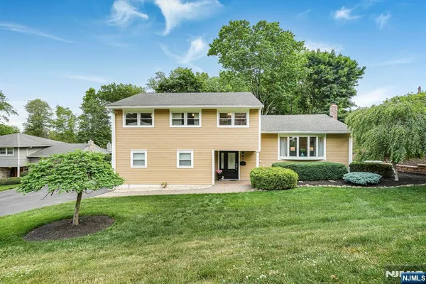 $800,000 | 7 Kossuth Place, Wayne, NJ 07470
