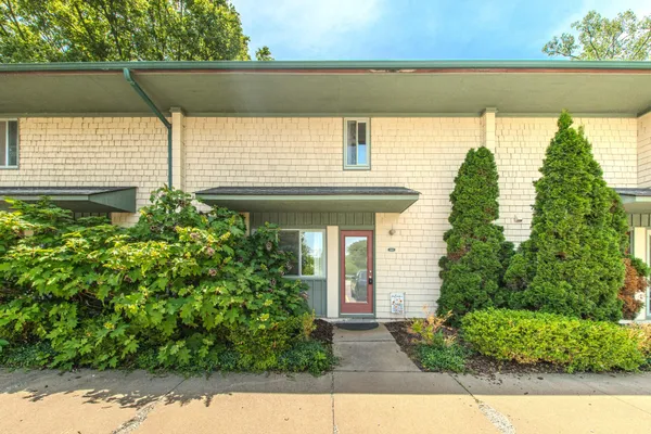 $279,900 | 1795 Hideaway Ln Drive, Ann Arbor, MI 48105