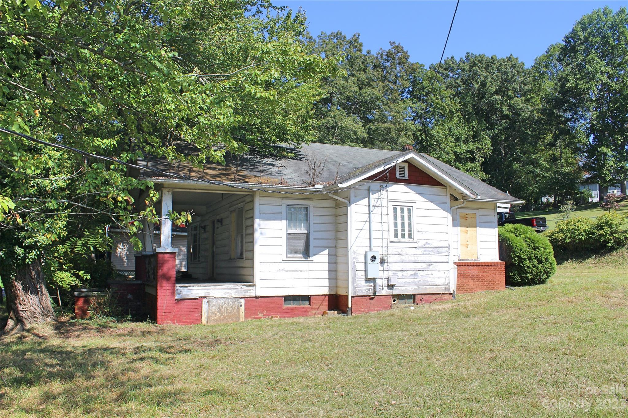 621 Long Shoals Road Arden, NC 28704 - Photo 4 of 8 Gallery Image 4