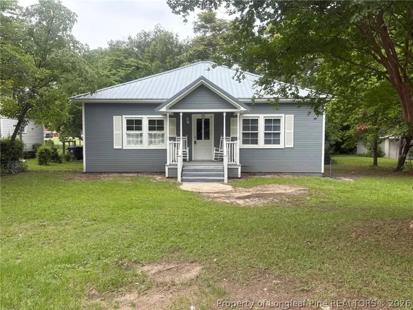 $1,550 | 211 East Edinborough Avenue, Raeford, NC 28376
