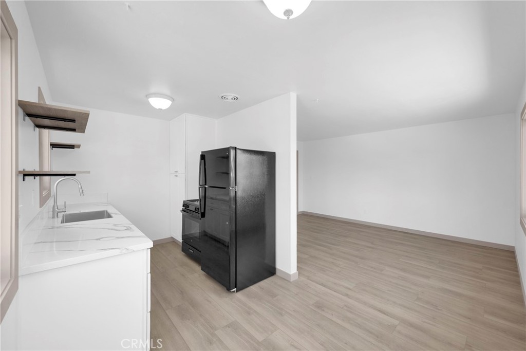 925 Cherry Long Beach, CA 90813 - Photo 7 of 21