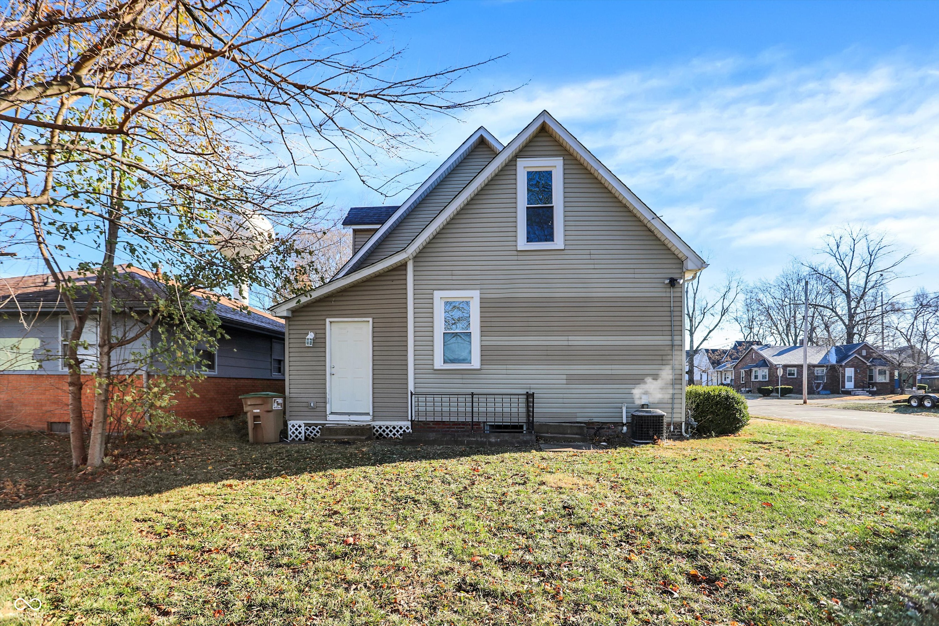 1702 Maple Street Columbus, IN 47201 - Photo 8 of 30 Gallery Image 8
