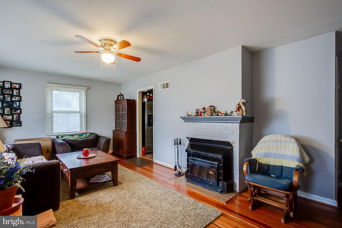 6672 Barrett Road Falls Church, VA 22042 - Photo 8 of 29 Gallery Image 8