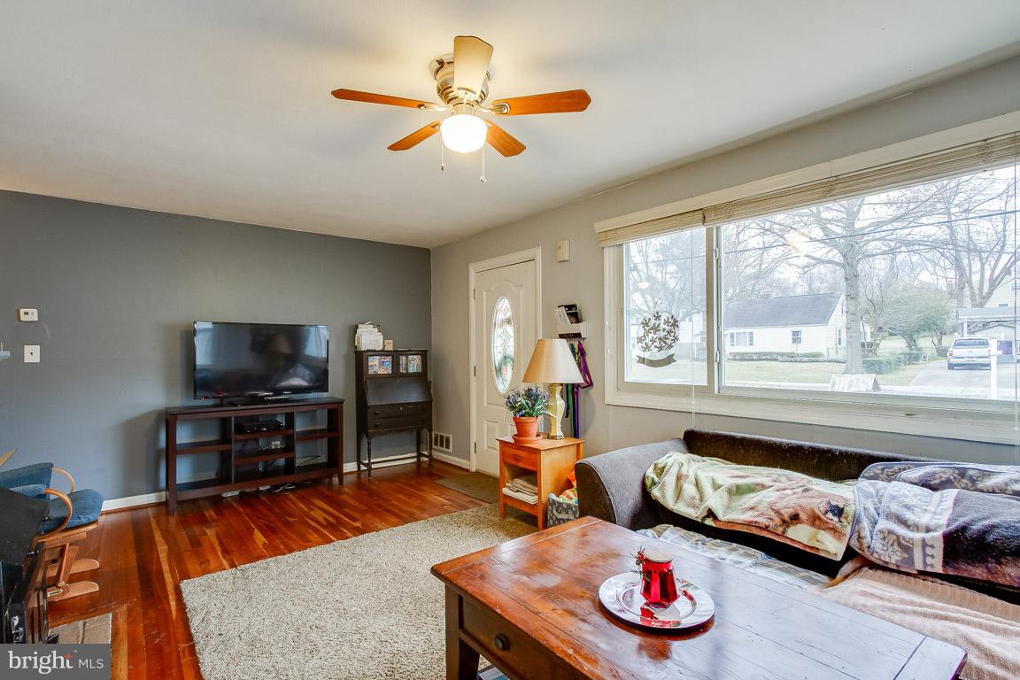 6672 Barrett Road Falls Church, VA 22042 - Photo 9 of 29 Gallery Image 9