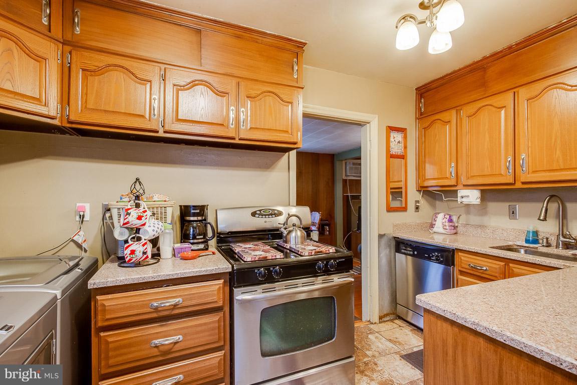 6672 Barrett Road Falls Church, VA 22042 - Photo 10 of 29 Gallery Image 10