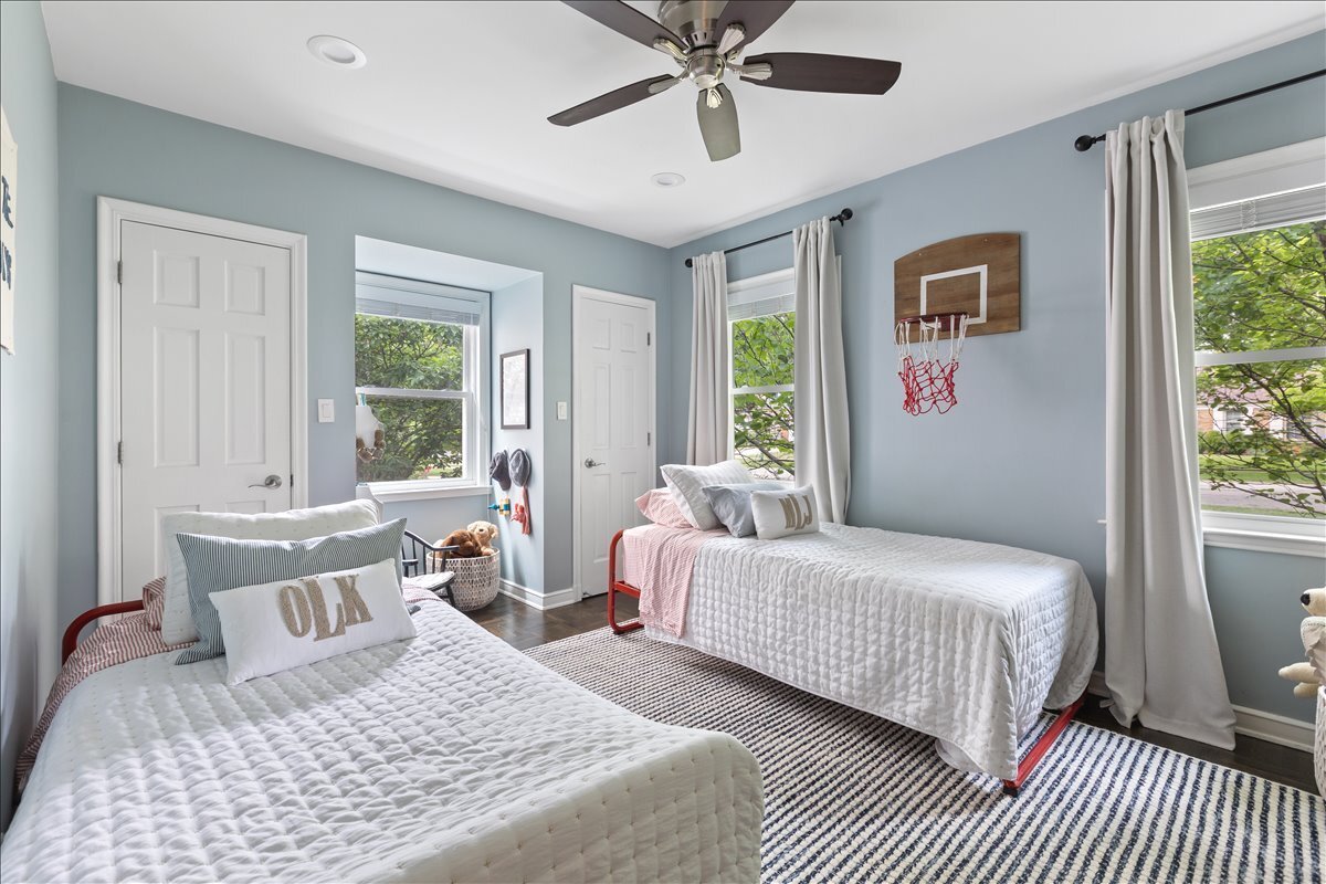 131 Joyce Place Park Ridge, IL 60068 - Photo 12 of 28