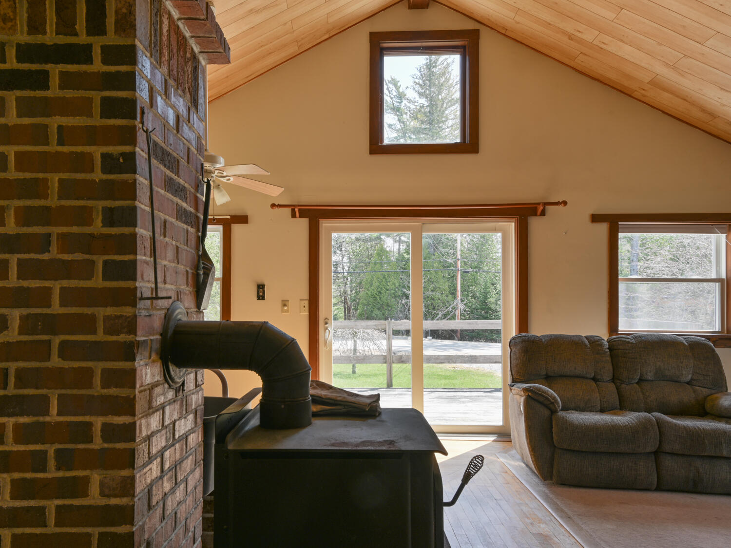 407 East Side Road Hancock, ME 04640 - Photo 14 of 47 Living room