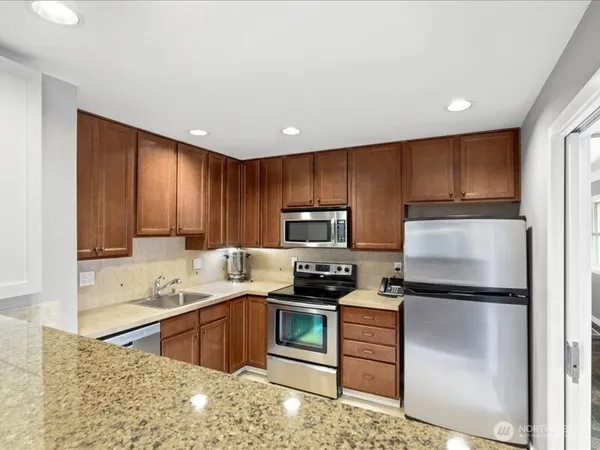 $445,500 | 22527 Southeast 38th Terrace, Unit 1424, Issaquah, WA 98029
