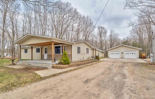 $225,000 | 1683w Quarry Road, Gulliver, MI 49840