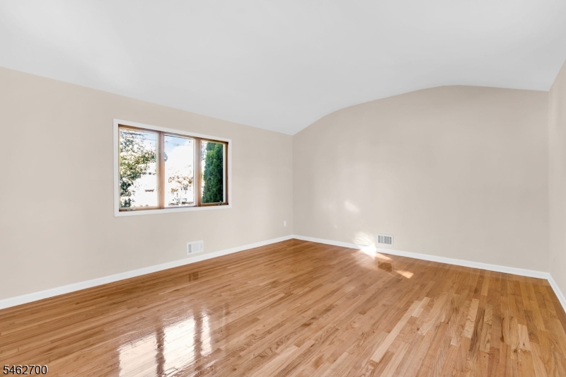 102 Avonridge Road Raritan, NJ 08869 - Photo 12 of 28 Gallery Image 12