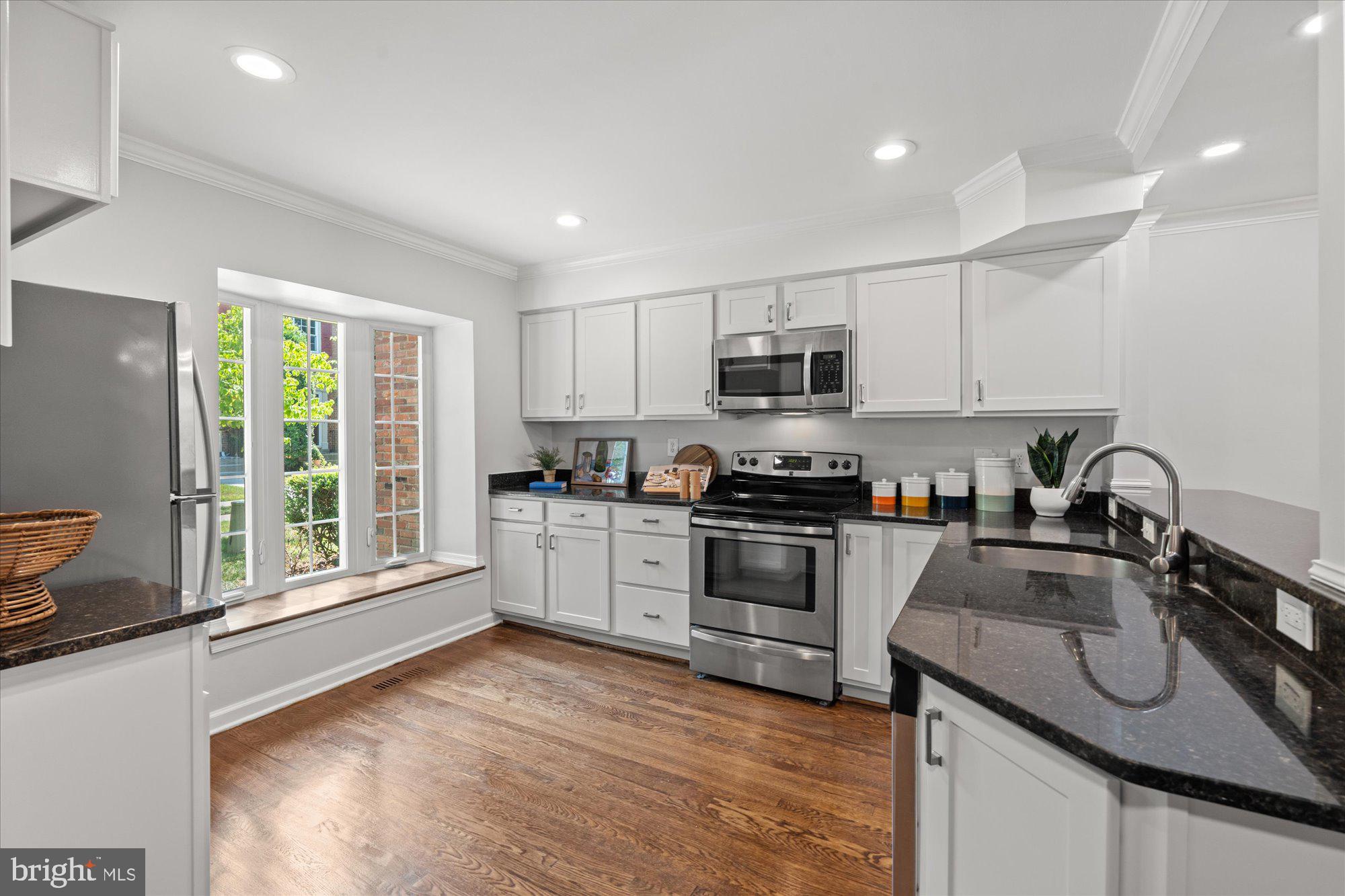 7020 Alicent Place McLean, VA 22101 - Photo 12 of 33 Kitchen