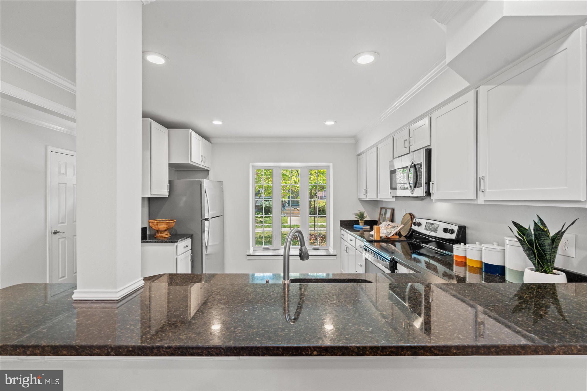 7020 Alicent Place McLean, VA 22101 - Photo 13 of 33 Kitchen