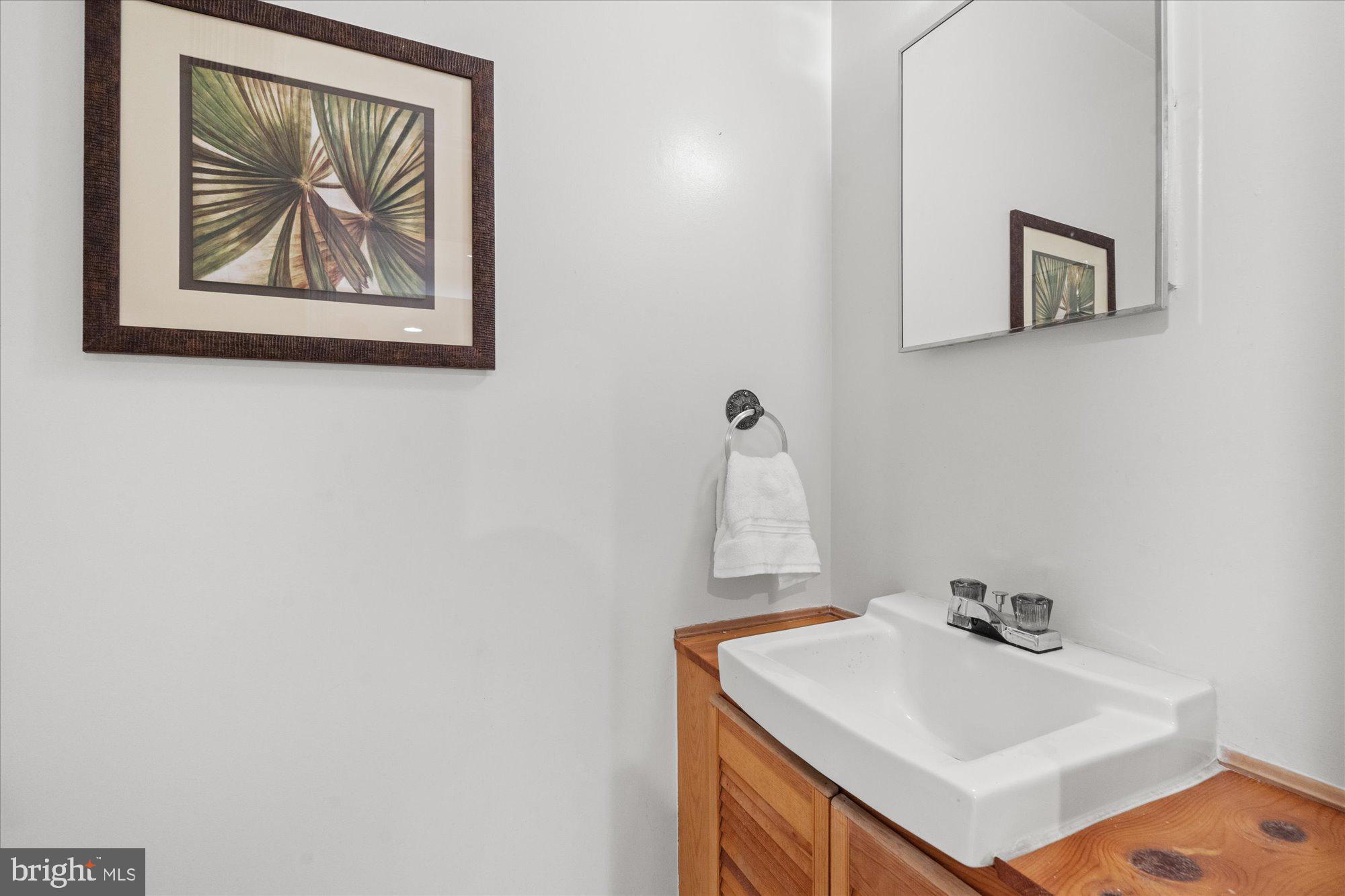 7020 Alicent Place McLean, VA 22101 - Photo 30 of 33 Powder room