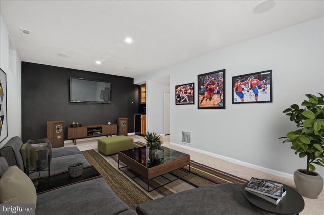 $929,900 | 7020 Alicent Place, McLean, VA 22101