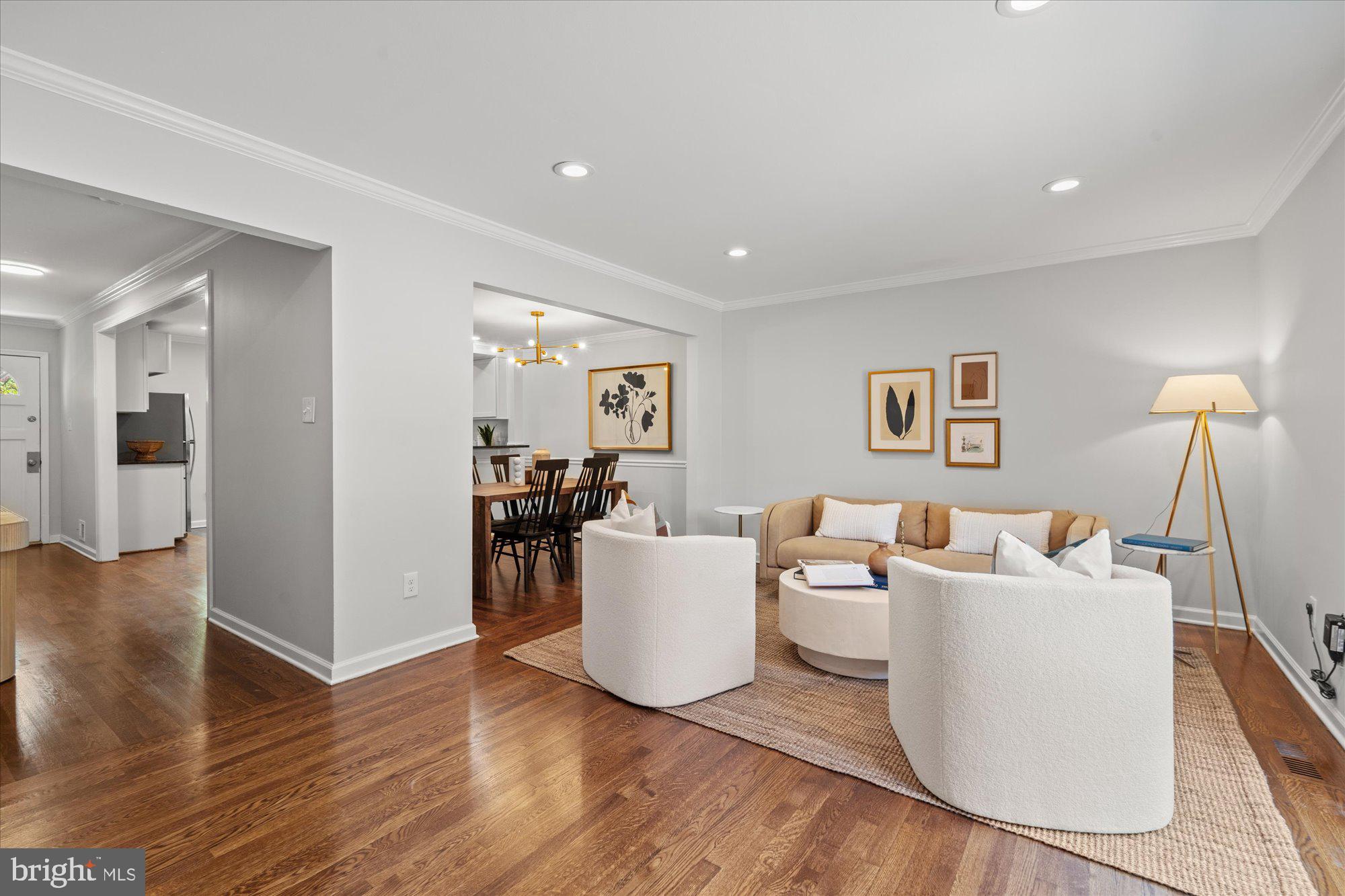 7020 Alicent Place McLean, VA 22101 - Photo 5 of 33 Living room