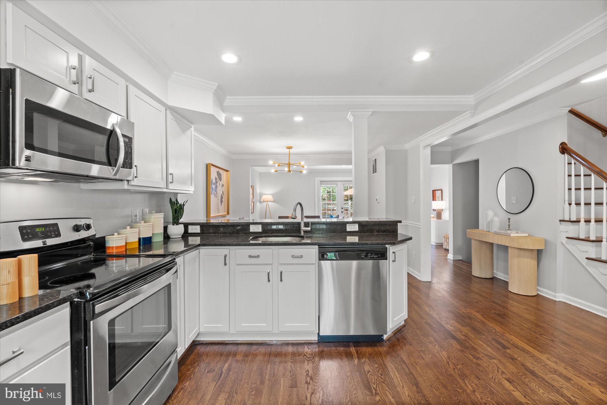 7020 Alicent Place McLean, VA 22101 - Photo 10 of 33 Kitchen